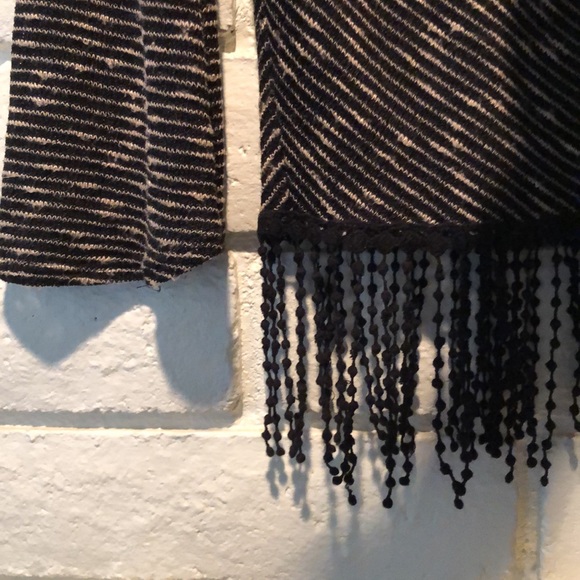 Sweater size medium - Picture 3 of 4